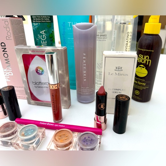 Makeup Artist Cleanout Part 3 - Picture 4 of 6